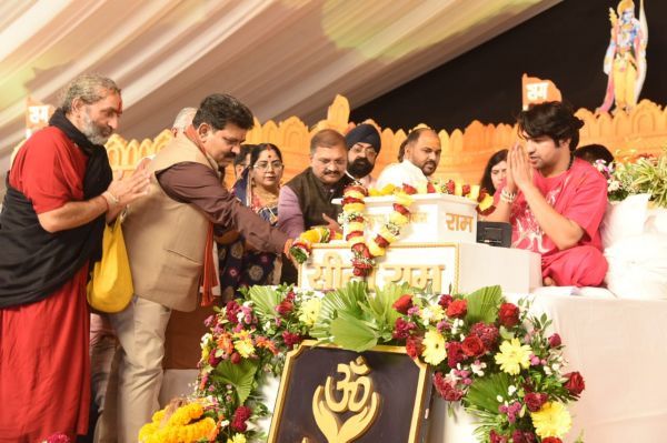 हनुमंत कथा के चौथे दिवस उप मुख्यमंत्री विजय शर्मा हुए शामिल, पं. धीरेंद्र शास्त्री से लिया आशीर्वाद