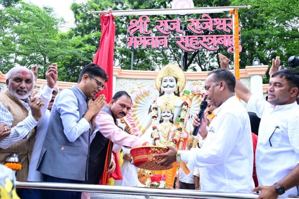 भगवान सहस्रबाहु की प्रतिमा का अनावरण, सामाजिक एकता और नई पीढ़ी के उत्थान का दिया संदेश