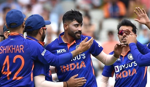 धक-धक कर रहा था दिल, पर अंदर था यकीन', दो धाकड़ों को सिराज ने अंतिम ओवर में कैसे जीतने से रोका