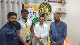 कुश्ती प्रतियोगिता में आकाश ने जीता गोल्ड मैडल