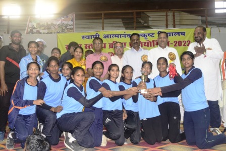 खेल सिखाता हैं अनुशासन : संसदीय सचिव सिंह