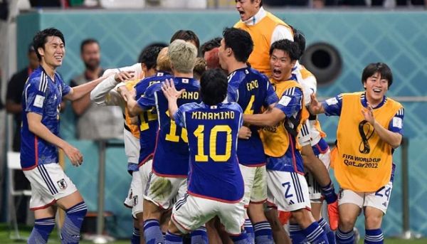 फीफा विश्व कप : जापानी खिलाड़ियों ने जीता मैच, दर्शकों ने जीता दुनिया का दिल...
