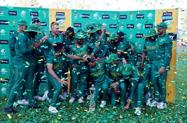 द. अफ्रीका ने ऑस्ट्रेलिया को 122 रन से हरा कर 3-2 से जीती सीरीज