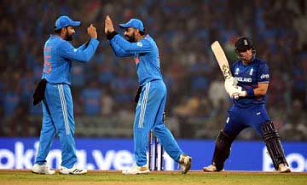  भारत अंग्रेजों को हराकर वर्ल्ड कप सेमीफाइल के करीब पहुंची टीम इंडिया