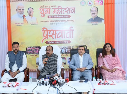 उप मुख्यमंत्री श्री अरुण साव ने राज्य युवा महोत्सव के पोस्टर का किया विमोचन