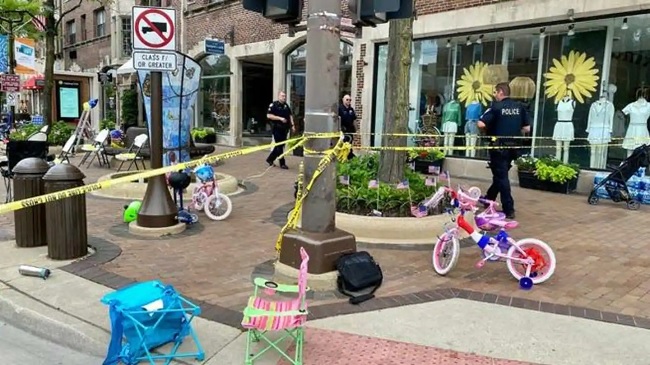 शिकागो में स्वतंत्रता दिवस की परेड पर अंधाधुंध फायरिंग; छह की मौत, 24 घायल