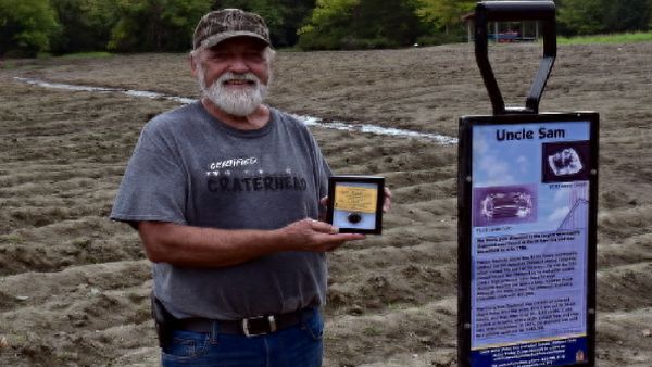  डायमंड मैन! 4 साल में खोजे 80 हीरे, पार्क में 35000वें के साथ रिकॉर्ड