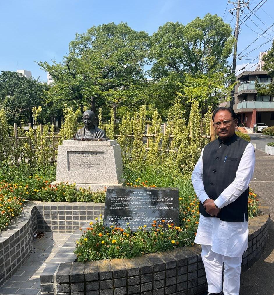 मुख्यमंत्री श्री विष्णुदेव साय ने टोक्यो के &lsquo;लिटिल इंडिया&rsquo; पहुँचकर महात्मा गांधी को  किया नमन
