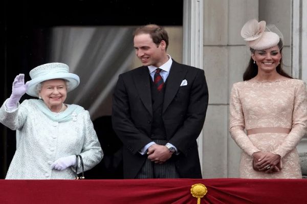 प्रिंस चार्ल्स ने जुबली कॉन्सर्ट में महारानी एलिजाबेथ को सम्मानित किया