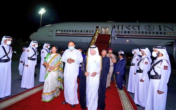 उपराष्ट्रपति एम. वेंकैया नायडु कतर पहुंचे, दोहा हवाई अड्डे पर किया गया स्वागत