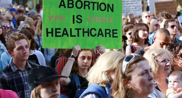 अमेरिका में गर्भपात पर प्रतिबंध, रेप पीड़िताओं को भी इस कानून से छूट नहीं