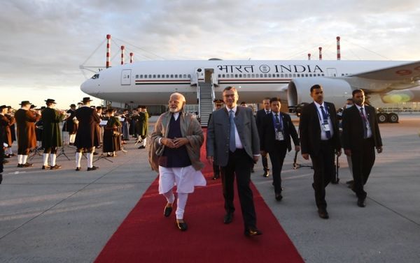 प्रधानमंत्री नरेन्‍द्र मोदी विकसित देशों के समूह जी-7 शिखर सम्‍मेलन में भाग लेने जर्मनी पहुंचे