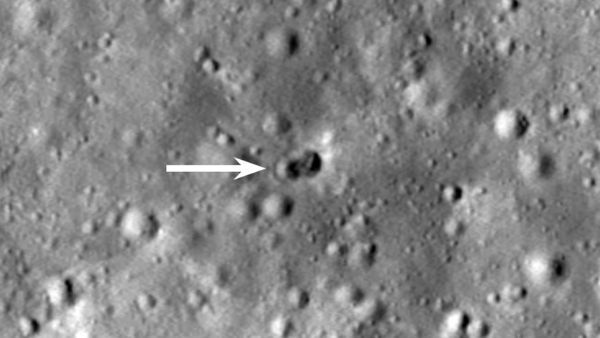 चांद से टकराया रहस्यमयी रॉकेट, और एक की जगह बन गये दो बड़े गड्ढे, NASA के साइंटिस्ट हैरान