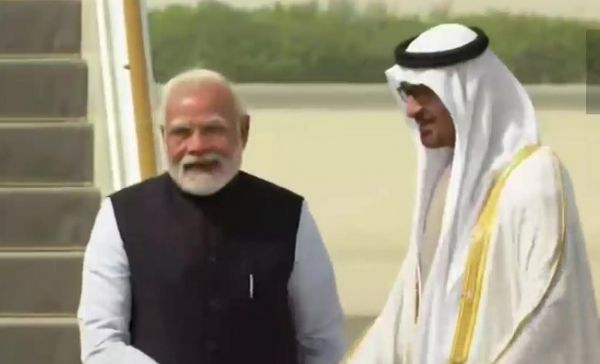 प्रधानमंत्री मोदी ने संयुक्‍त अरब अमीरात के राष्‍ट्रपति के साथ द्विपक्षीय वार्ता की