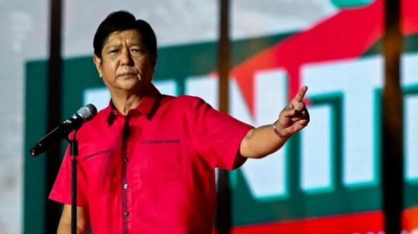 फिलीपीन में पूर्व तानाशाह के बेटे ने ली राष्ट्रपति पद की शपथ