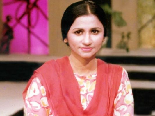 मशहूर गायिका बुलबुल-ए-पाकिस्तान नय्यरा नूर को दी गई आखिरी विदाई