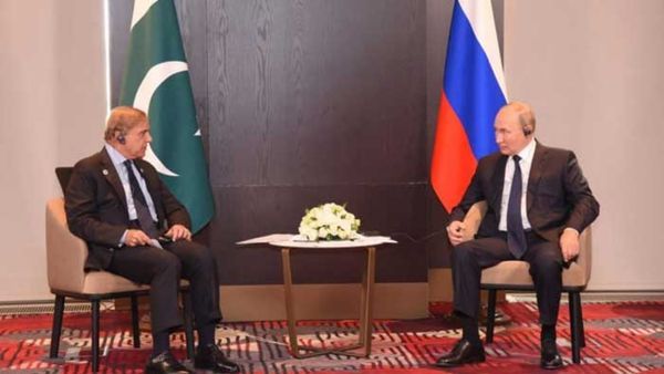  अब पाकिस्तान को भी तेल बेचेगा रूस, जानिए पुतिन ने शाहबाज शरीफ को क्या दिया ऑफर?