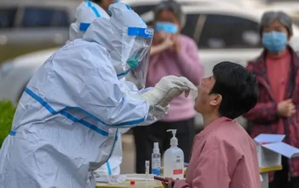 चीन में कोविड संक्रमण के बढते मामलों को देखते हुए फिर से लॉकडाउन