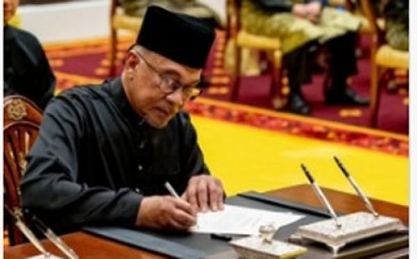 मलेशिया में विपक्ष के नेता अनवर इब्राहिम बने नए प्रधानमंत्री