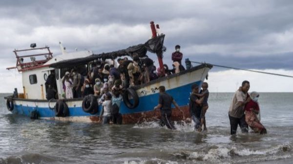  थाइलैंड के समुद्री इलाके में फंसे 150 रोहिंग्या, बांग्लादेश से भागकर जा रहे थे मलेशिया