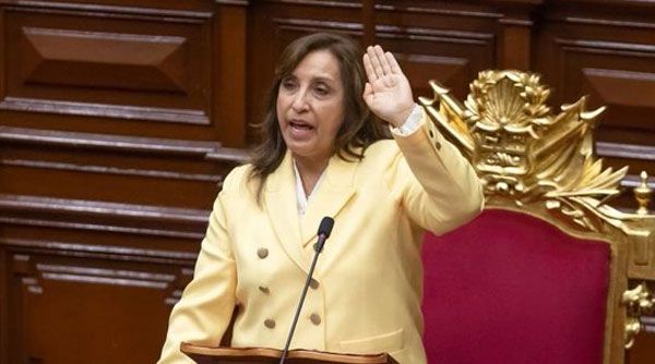 पेरू की राष्ट्रपति दीना बोलुआर्टे ने अपने मंत्रिमंडल को शपथ दिलाई