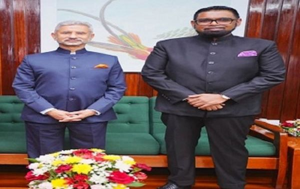  गयाना में राष्&zwj;ट्रपति इरफान अली से मिले विदेश मंत्री डॉ. सुब्रहमण्&zwj;यम जयशंकर