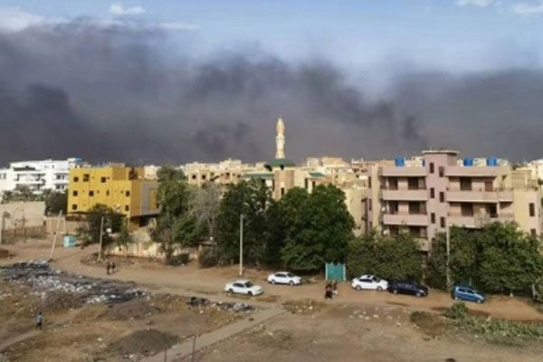 सूडान के युद्धरत पक्षों के बीच खारतूम में लड़ाई जारी