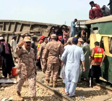 पाकिस्तान में रेल हादसा, 30 लोगों की मौत