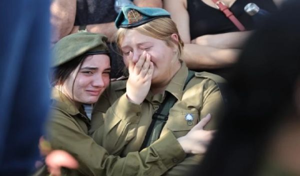 गाजा में सात हफ्ते तक रहने के बाद इजराइल पहुंचे रिहा किए गए बंधक: इजराइली सेना