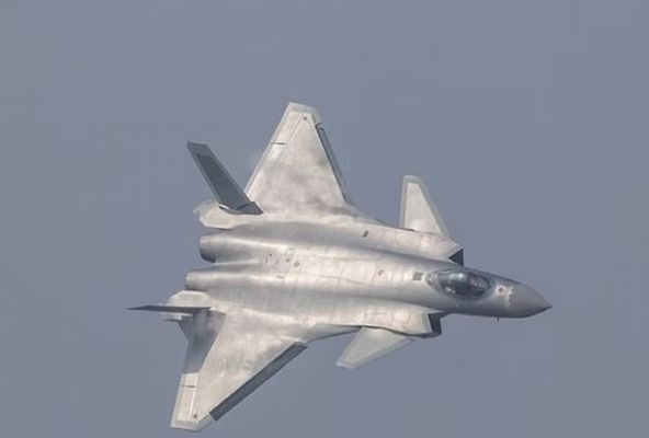  चीन-ताइवान में फिर तनातनी, पीएलए के 32 लड़ाकू विमानों ने की घुसपैठ की कोशिश